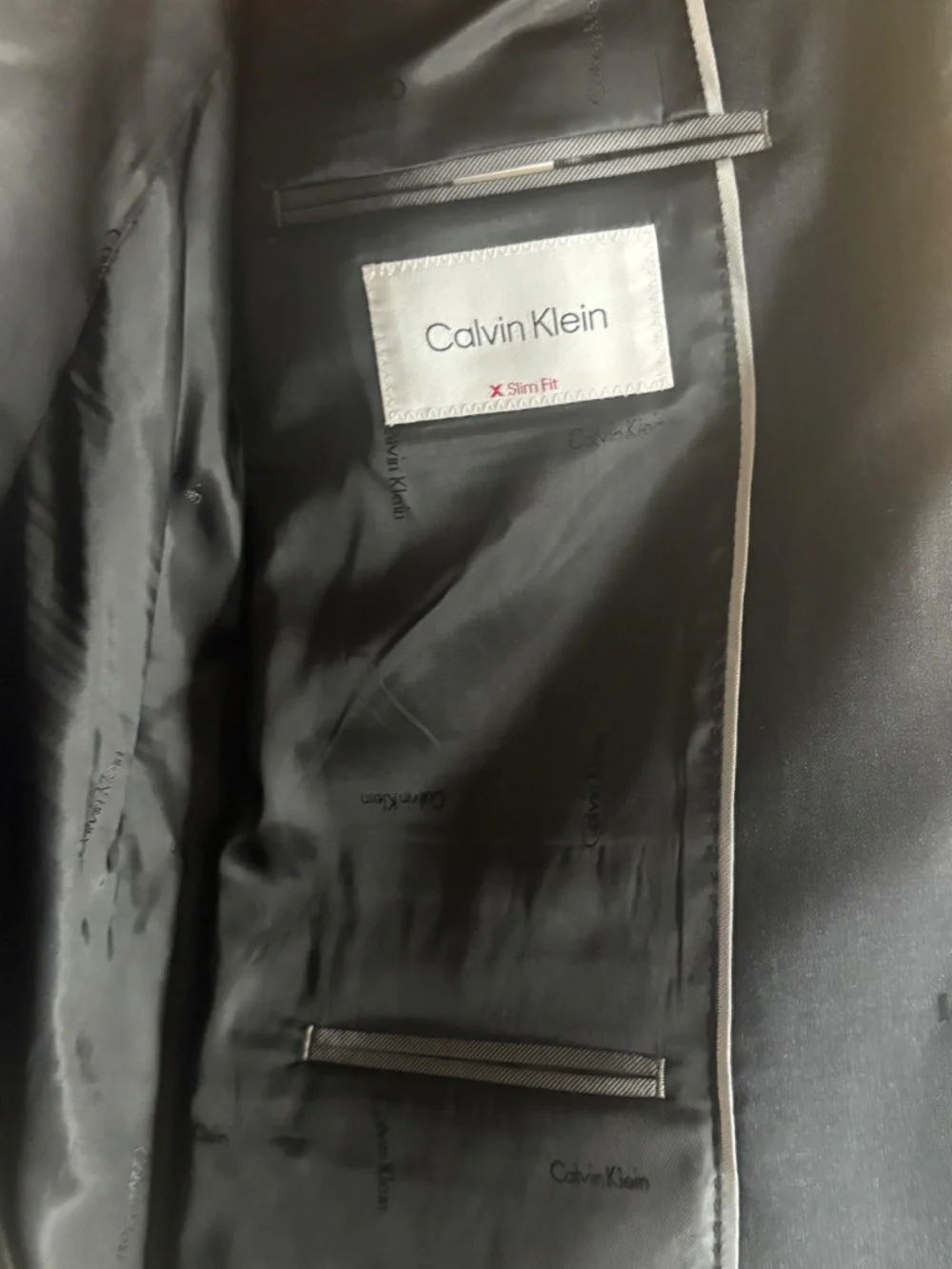 Calvin Klein Men's Slim Fit 100% Wool Charcoal Suit 42R